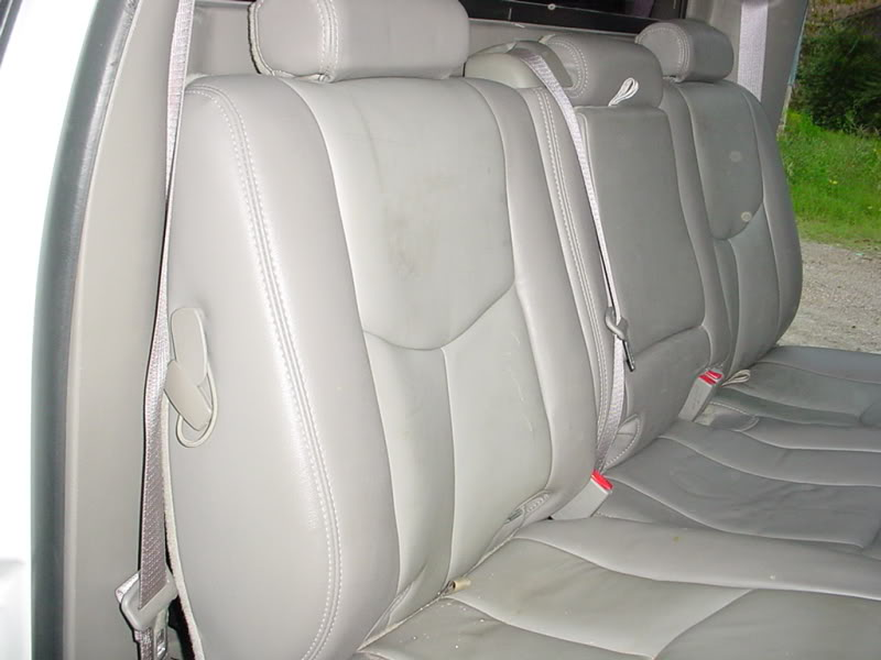 Load image into Gallery viewer, 2002 UP AVALANCHE BEHIND SEAT NON-MIDGATE 2x10